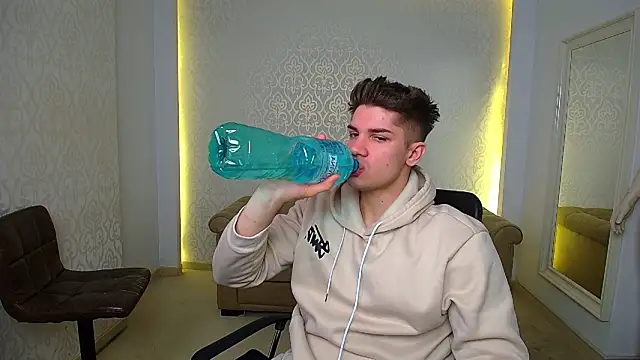 Snapshot of MaxKaiden chatting on February 9, 2026, 5:33 am MaxKaiden online show from February 9, 2026, 5:33 am