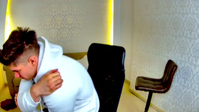 Snapshot of MaxKaiden chatting on February 24, 2026, 5:38 am MaxKaiden online show from February 24, 2026, 5:38 am