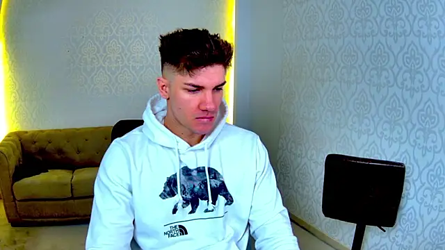 Snapshot of MaxKaiden chatting on March 1, 2026, 5:31 am MaxKaiden online show from March 1, 2026, 5:31 am