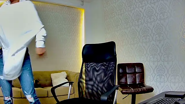 Snapshot of MaxKaiden chatting on March 3, 2026, 5:35 am MaxKaiden online show from March 3, 2026, 5:35 am