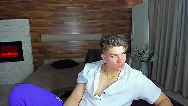 Snapshot of MaxKaiden chatting on March 11, 2026, 5:35 am MaxKaiden online show from March 11, 2026, 5:35 am