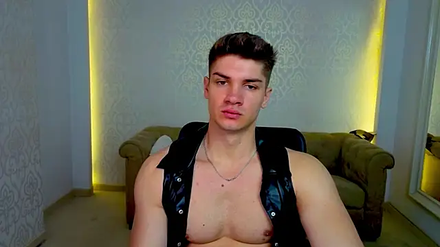 MaxKaiden online show from May 13, 2026, 5:38 am