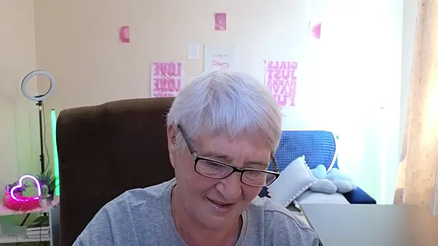 Sandra Snowflake online show from June 15, 2026, 12:07 pm