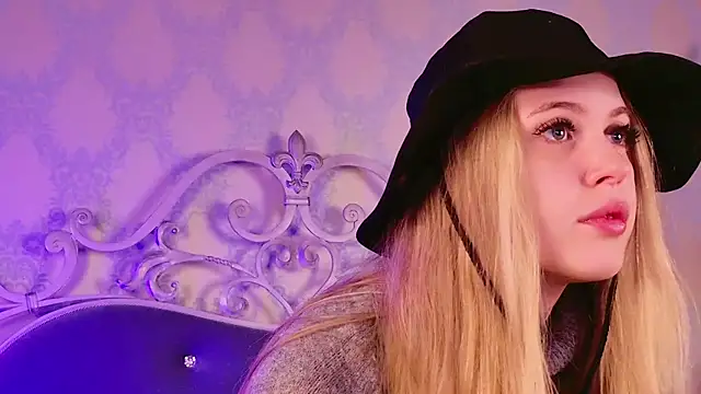 Snapshot of BECKI_VRES chatting on October 9, 2025, 8:40 pm BECKI VRES online show from October 9, 2025, 8:40 pm