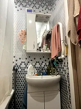 Veronicavirus online show from October 1, 2025, 8:31 am