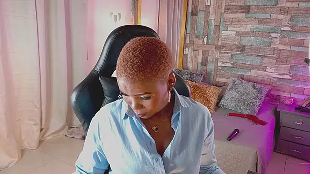 DashaSousaa online show from September 13, 2025, 1:55 pm