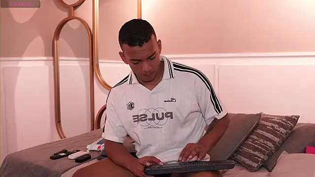 Rafa2004Cruz online show from June 21, 2026, 8:33 pm
