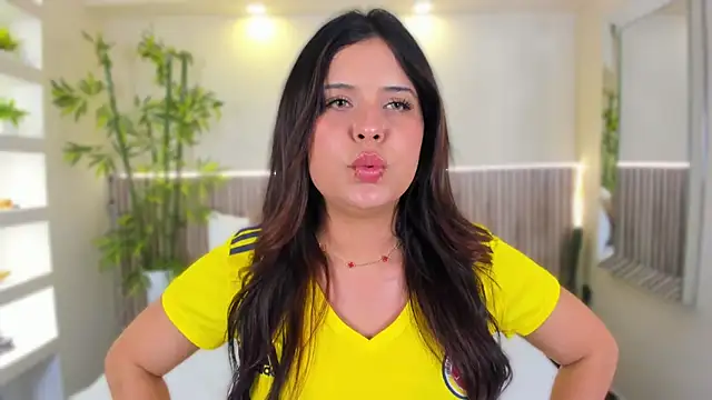 GeorginaReyes online show from June 17, 2026, 10:43 pm