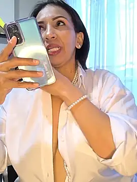 Snapshot of Mrsvictoriaaa chatting on May 13, 2026, 8:06 pm Mrsvictoriaaa online show from May 13, 2026, 8:06 pm