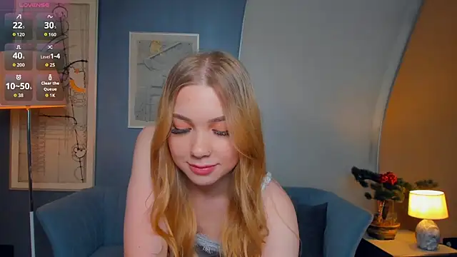 Snapshot of FloraBonde chatting on October 5, 2025, 12:36 pm FloraBonde online show from October 5, 2025, 12:36 pm