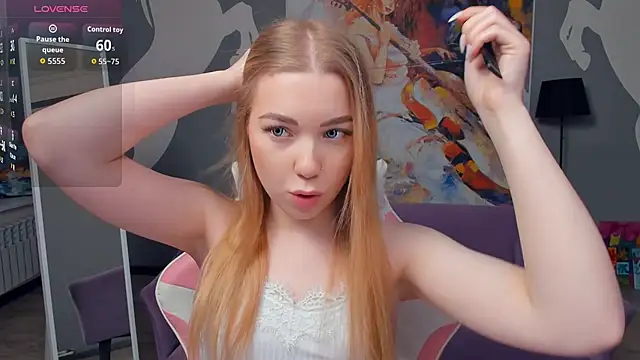 Snapshot of FloraBonde chatting on November 2, 2025, 9:44 am FloraBonde online show from November 2, 2025, 9:44 am