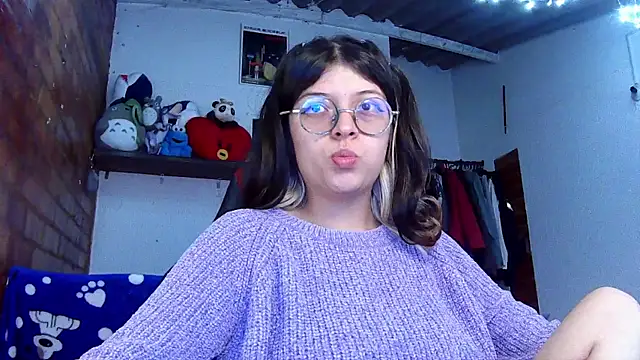 Snapshot of Emily__katz chatting on March 16, 2025, 9:47 pm Emily katz online show from March 16, 2025, 9:47 pm