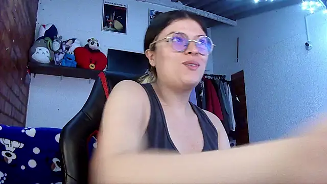 Snapshot of Emily__katz chatting on March 18, 2025, 6:48 pm Emily katz online show from March 18, 2025, 6:48 pm