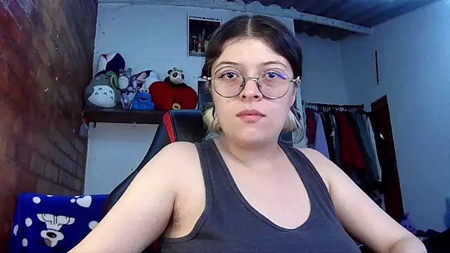 Snapshot of Emily__katz chatting on March 18, 2025, 11:09 pm Emily katz online show from March 18, 2025, 11:09 pm