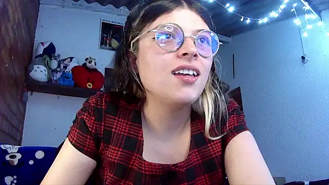 Snapshot of Emily__katz chatting on March 19, 2025, 6:44 pm Emily katz online show from March 19, 2025, 6:44 pm