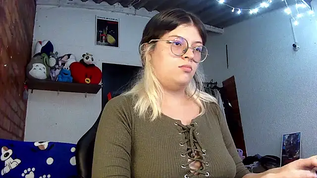 Snapshot of Emily__katz chatting on March 20, 2025, 10:29 pm Emily katz online show from March 20, 2025, 10:29 pm