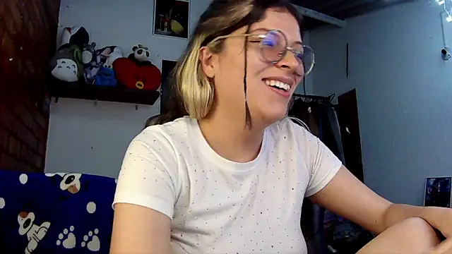 Snapshot of Emily__katz chatting on March 21, 2025, 10:06 pm Emily katz online show from March 21, 2025, 10:06 pm