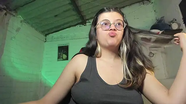 Snapshot of Emily__katz chatting on September 8, 2025, 10:53 pm Emily katz online show from September 8, 2025, 10:53 pm