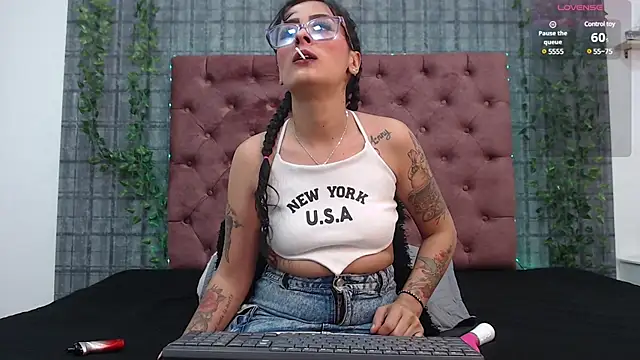 Mia  coluccy online show from February 17, 2025, 3:04 am
