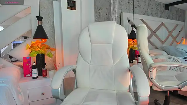 Snapshot of Charliee_Jhonson_ chatting on February 22, 2025, 3:45 am Charliee Jhonson online show from February 22, 2025, 3:45 am