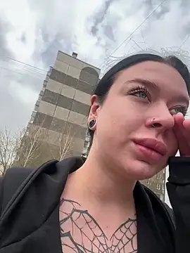 AlishaPrettyBlade online show from May 6, 2026, 3:46 am