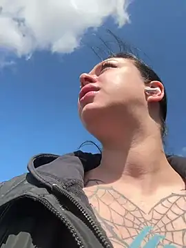 AlishaPrettyBlade online show from May 11, 2026, 3:34 am