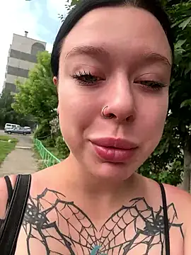 AlishaPrettyBlade online show from June 11, 2026, 3:59 am