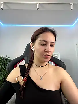 Snapshot of AshleySkott_ chatting on October 10, 2025, 8:13 am AshleySkott  online show from October 10, 2025, 8:13 am
