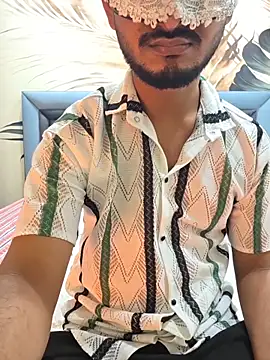 Snapshot of RealcoupleP chatting on February 9, 2026, 5:28 pm RealcoupleP online show from February 9, 2026, 5:28 pm