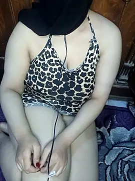 Snapshot of Roroo002 chatting on February 17, 2025, 11:53 pm Roroo002 online show from February 17, 2025, 11:53 pm