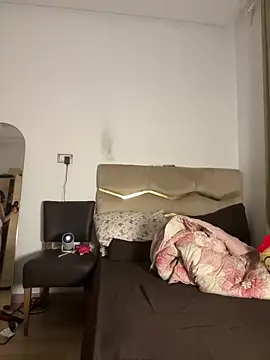 Snapshot of Roroo002 chatting on September 18, 2025, 9:28 pm Roroo002 online show from September 18, 2025, 9:28 pm