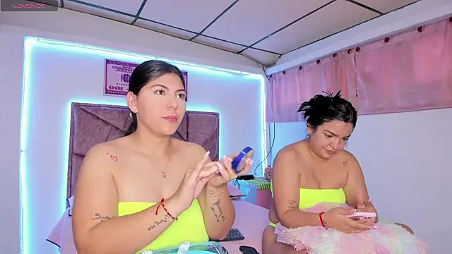 Cristal Smith20 online show from December 19, 2025, 12:56 pm