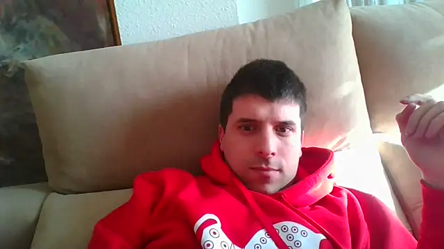 golfoyperro94 online show from February 4, 2026, 3:29 pm