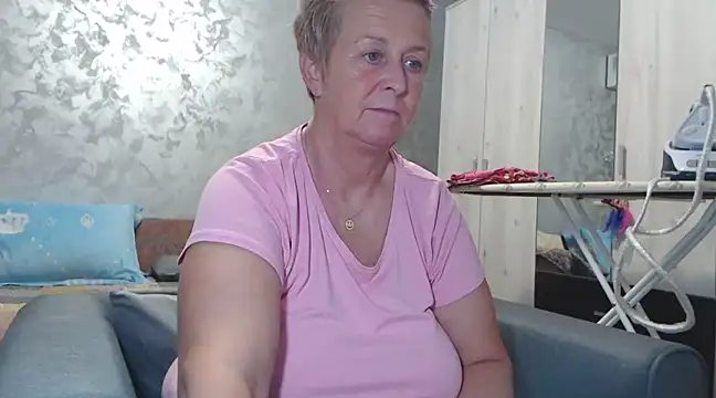 RosesandLillies online show from December 4, 2024, 6:17 pm