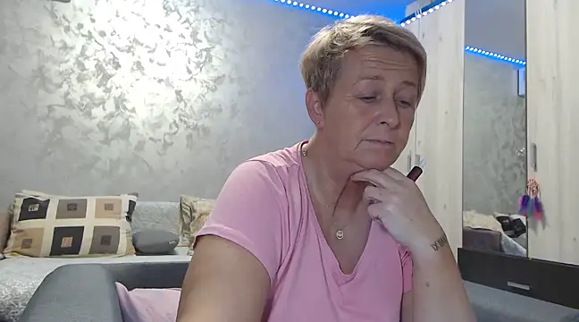 RosesandLillies online show from December 15, 2024, 3:42 pm