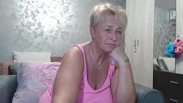 Snapshot of RosesandLillies chatting on September 17, 2025, 5:25 pm RosesandLillies online show from September 17, 2025, 5:25 pm