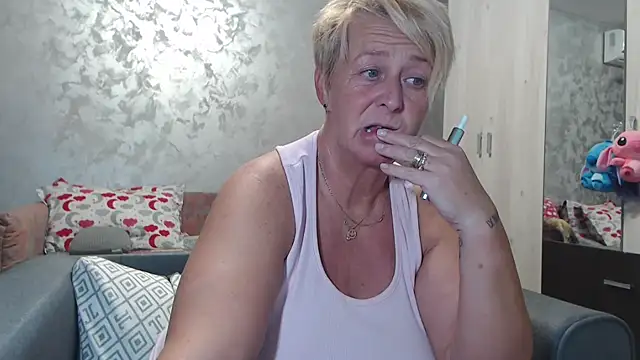 Snapshot of RosesandLillies chatting on September 26, 2025, 4:44 pm RosesandLillies online show from September 26, 2025, 4:44 pm