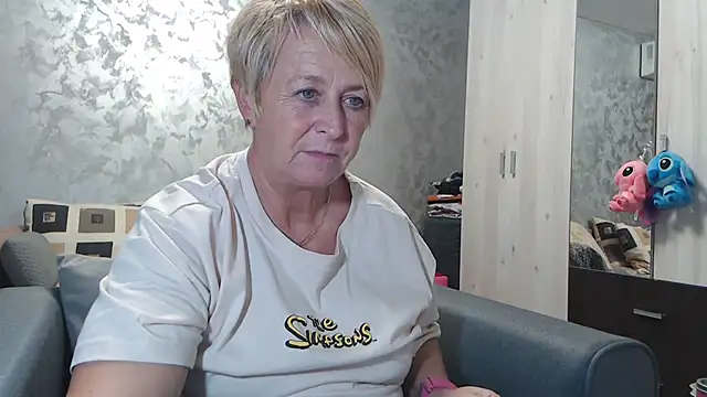 Snapshot of RosesandLillies chatting on October 15, 2025, 4:07 pm RosesandLillies online show from October 15, 2025, 4:07 pm