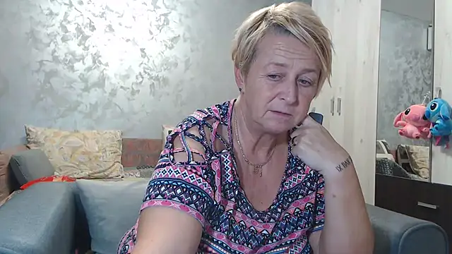 Snapshot of RosesandLillies chatting on October 20, 2025, 4:07 pm RosesandLillies online show from October 20, 2025, 4:07 pm