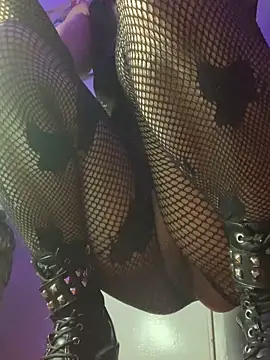 NatashaRex online show from September 17, 2025, 3:41 am