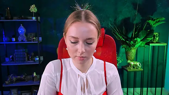 JenniferGraces online show from February 18, 2025, 10:38 am