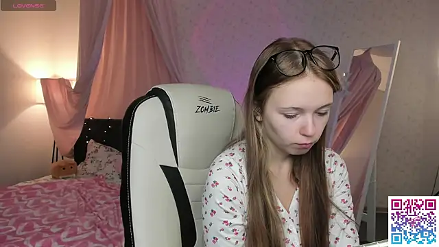 Snapshot of boozekirs_ chatting on September 25, 2025, 2:15 am boozekirs  online show from September 25, 2025, 2:15 am