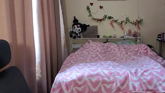 boozekirs  online show from February 16, 2026, 8:21 am