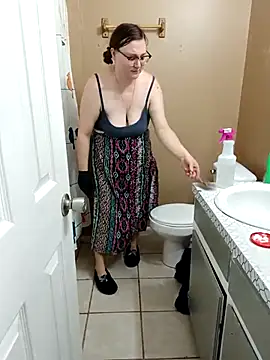 HTXBELLE online show from October 15, 2025, 6:52 pm