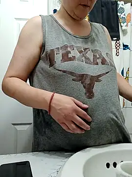 HTXBELLE online show from October 18, 2025, 1:41 am