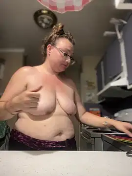 HTXBELLE online show from June 5, 2026, 11:27 am