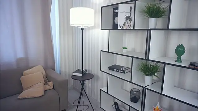 QuennaCoote online show from September 15, 2025, 5:51 am