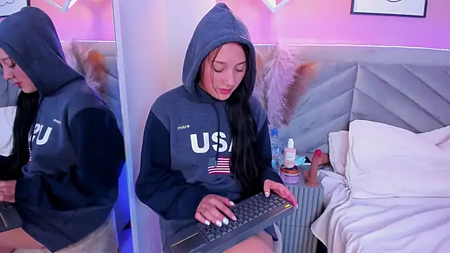 Cristal collinss online show from February 20, 2025, 3:19 pm