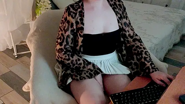 Snapshot of baby_debbie chatting on April 1, 2026, 7:33 pm baby debbie online show from April 1, 2026, 7:33 pm