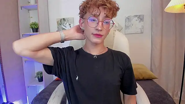 iiangel  online show from November 29, 2025, 7:55 am